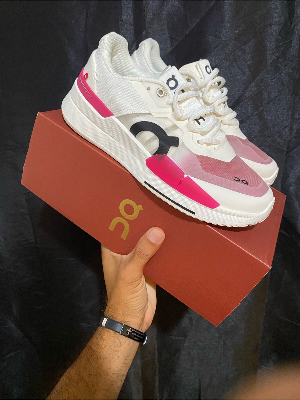 On  the Roger pro2  men’s Sneakers in White and Pink